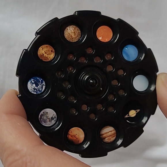 Interactive Planetary Projector - Picture 3 of 13